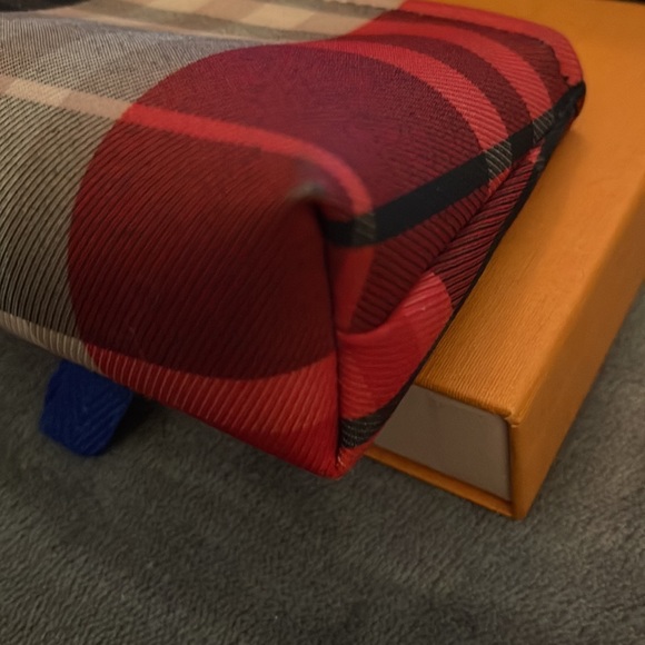 BURBERRY COIN PURSE GREAT CONDITION - Picture 4 of 8